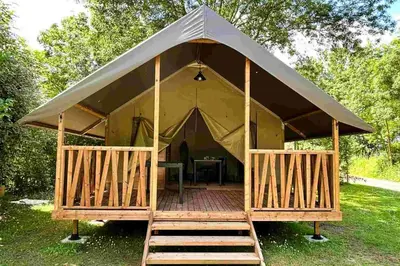 Jardin de l'établissement Lodge Mini-Wood