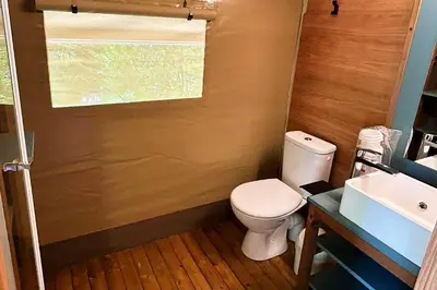 Salle de bains dans l'établissement Lodge Mini-Wood