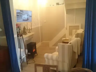 Télévision ou salle de divertissement dans l'établissement Holiday Home Maison le Pressoir in Vallières-les-Grandes by Interhome