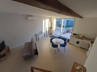 Cuisine ou kitchenette dans l'établissement Gîte Gui's de 1 à 5 personnes avec piscine