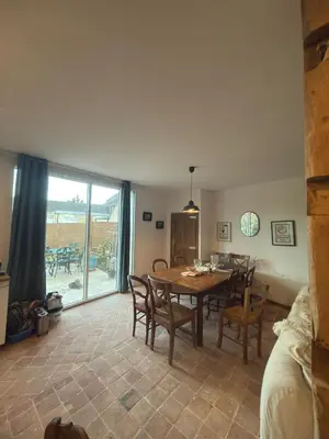 Coin salon dans l'établissement Maison de la Croix Verte - Gite 13 personnes a Chambourg