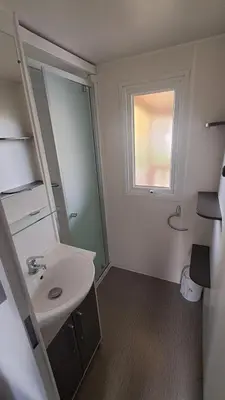 Salle de bains dans l'établissement Mobilhome proche zoo Beauval 6 à 8 places