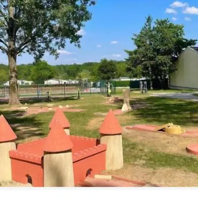 Jardin de l'établissement Mobilhome proche zoo Beauval 6 à 8 places