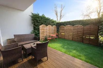 Jardin de l'établissement Appartement Lumineux -Hôpital Bretonneau
