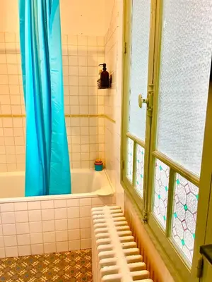 Salle de bains dans l'établissement Maison spacieuse avec salle de jeux proche 24H du Mans