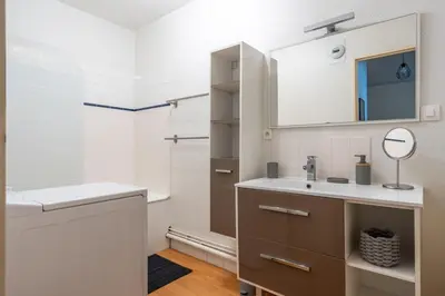 Salle de bains dans l'établissement La Bretonnerie Private parking, 2 bedrooms, 4 people