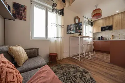 Cuisine ou kitchenette dans l'établissement 305 Chanzy - Ethnique Chic - Studio Premium - Wifi