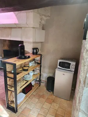 Cuisine ou kitchenette dans l'établissement Chambre d'hôte de charme dans logis du XVe