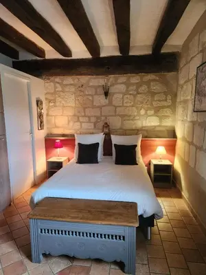Un ou plusieurs lits dans un hébergement de l'établissement Chambre d'hôte de charme dans logis du XVe