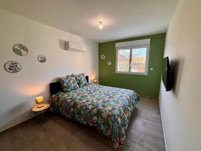 Un ou plusieurs lits dans un hébergement de l'établissement Maison Rosie - Maison moderne cozy avec extérieur