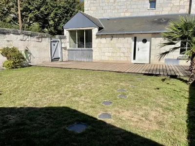 Jardin de l'établissement Charmante Maisonnette en Tuffeau à Deux Pas de la Loire, Saumur Centre avec Parking gratuit