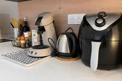 Plateau bouilloire dans l'établissement Maisonnette avec jardin & jacuzzi proche gare