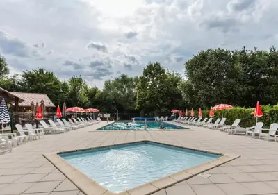 Piscine de l'établissement Camping la Vallée des Vignes - Aquatique Vacances ou située à proximité
