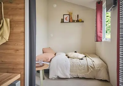 Un ou plusieurs lits dans un hébergement de l'établissement Camping la Vallée des Vignes - Aquatique Vacances