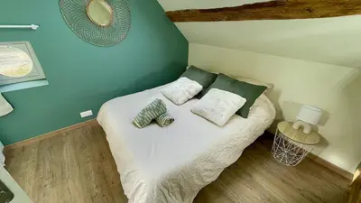 Un ou plusieurs lits dans un hébergement de l'établissement Le Pigeonnier, escape game, Bain Nordique, Love Room