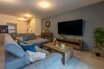 Télévision ou salle de divertissement dans l'établissement 4 Bis - Maison moderne cozy avec extérieur