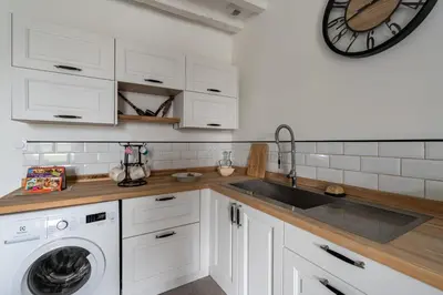Cuisine ou kitchenette dans l'établissement La Closerie blanche - 5km Le Mans - Wifi