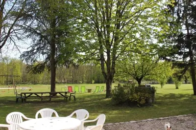 Jardin de l'établissement Grand gite rénové, jacuzzi, jardin, rivière, calme