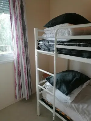 Un ou plusieurs lits dans un hébergement de l'établissement appartement entier dans residence avec piscine