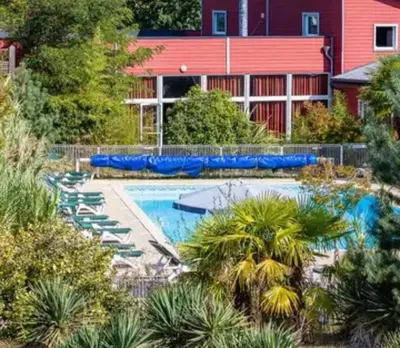 Piscine de l'établissement appartement entier dans residence avec piscine ou située à proximité