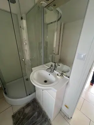 Salle de bains dans l'établissement La citadine - Confort espace et nature