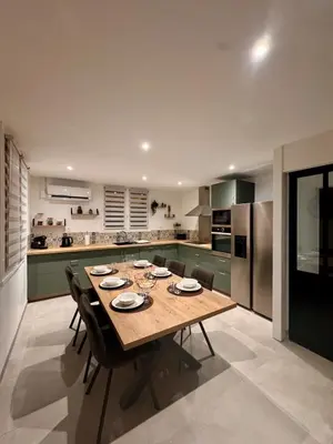 Cuisine ou kitchenette dans l'établissement Maison spacieuse pour 6 personnes
