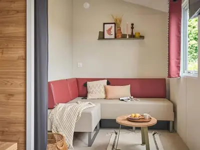 Coin salon dans l'établissement Mobil-home 6 pers avec terrasse - Nouvel style! - API-1-52-1613