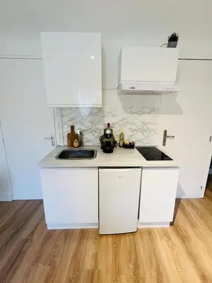 Cuisine ou kitchenette dans l'établissement Studio Maluna 2 Étage -Proche Centre & Gare -WiFi