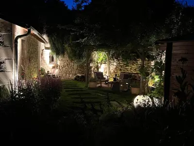 Jardin de l'établissement Expérience troglodyte de charme & d'art de vivre