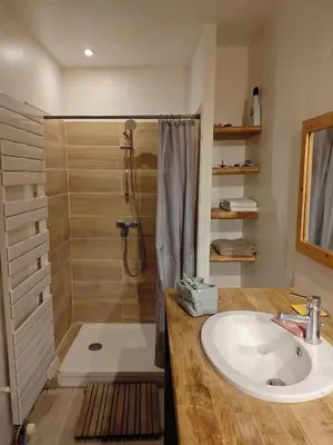 Salle de bains dans l'établissement Ferme rénovée Accueil bien-être
