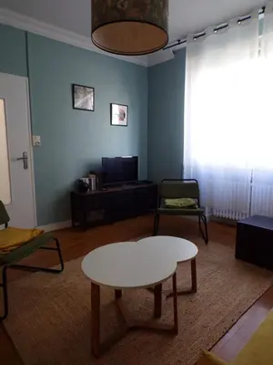 Télévision ou salle de divertissement dans l'établissement Duplex 6 people Near Tram Circuit Station