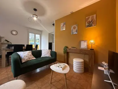 Coin salon dans l'établissement Le Pavillon des Demoiselles maison, ville 6 pers