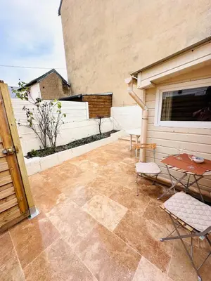 Balcon ou terrasse dans l'établissement Neuf & haut de gamme Cour privée 5 min Gare