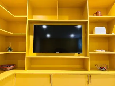 Télévision ou salle de divertissement dans l'établissement Neuf & haut de gamme Cour privée 5 min Gare