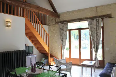 Coin salon dans l'établissement Gîte 5 personnes au calme avec jardin, piscine, proche d'Amboise