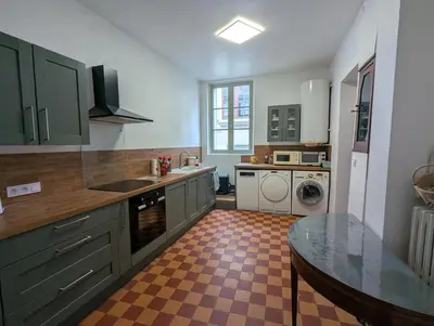 Cuisine ou kitchenette dans l'établissement Le Tintamarre - Chambres et suite familiale à 5 min du Zoo de Beauval