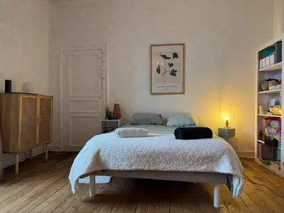 Un ou plusieurs lits dans un hébergement de l'établissement Maison de charme centrale & jardin - 24h du Mans