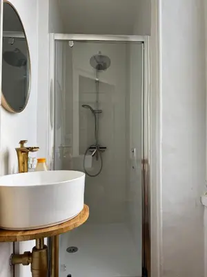 Salle de bains dans l'établissement Maison de charme centrale & jardin - 24h du Mans