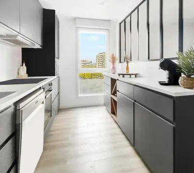Cuisine ou kitchenette dans l'établissement T3 moderne, balcon, parking, proche centre ville