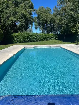 Piscine de l'établissement Gites de La Richardire - The Pigeonnier ou située à proximité