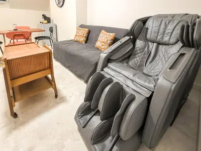 Coin salon dans l'établissement Le Cocon Massant - Cosy & Détente Absolue