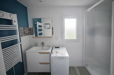 Salle de bains dans l'établissement Domaine des Moizons, Le Laurier