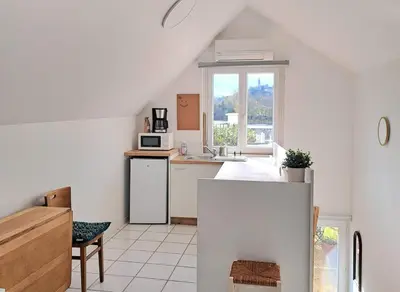 Cuisine ou kitchenette dans l'établissement One bedroom flat with a view