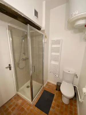 Salle de bains dans l'établissement Le Colbert calme WIFI Hypercentre