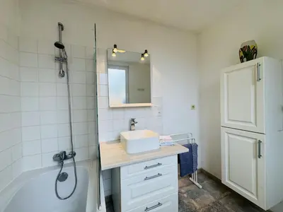 Salle de bains dans l'établissement La Maison de Mahon - Jaures - Tramway - 4p