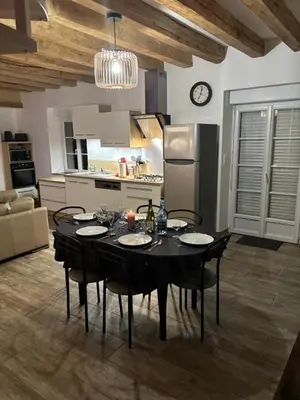 Cuisine ou kitchenette dans l'établissement Maison de campagne idéale pour 6 personnes