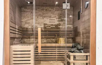 Salle de bains dans l'établissement Awesome Home In La Milesse With Sauna