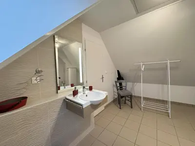 Salle de bains dans l'établissement Arnage Corner Lodge - Circuit 24h du Mans
