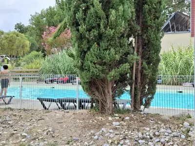 Piscine de l'établissement Fully equipped Poussin 12 cottage ou située à proximité