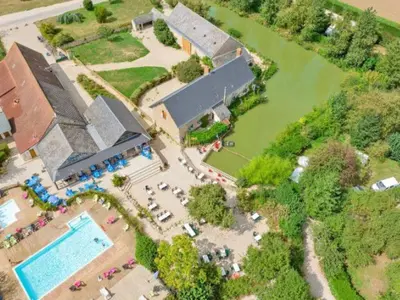 Piscine de l'établissement Mobil Home Confort 3 Chambres avec Terrasse - API-1-52-668 ou située à proximité
